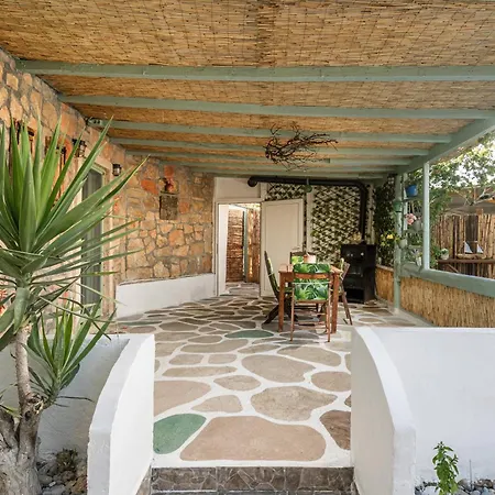 Manos Small House Kouremenos